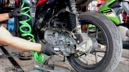 Apa Saja yang Perlu Diperhatikan Selain Ganti Oli saat Sedang Servis? Simak Selengkapnya di Sini!