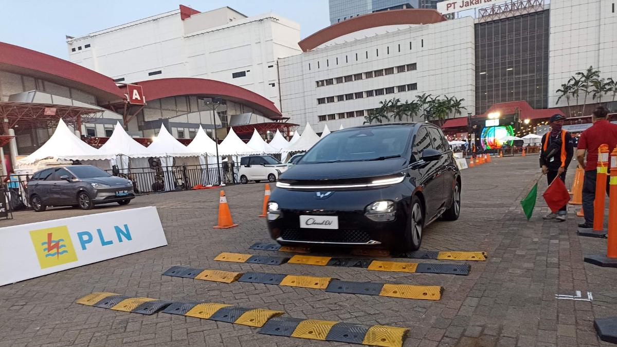 Desain Minimalis dan Fitur Melimpah jadi Unggulan Wuling Cloud EV