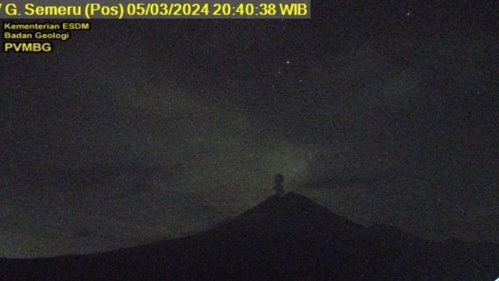 Gunung Semeru Siaga III, Kembali Erupsi Setinggi 800 Meter