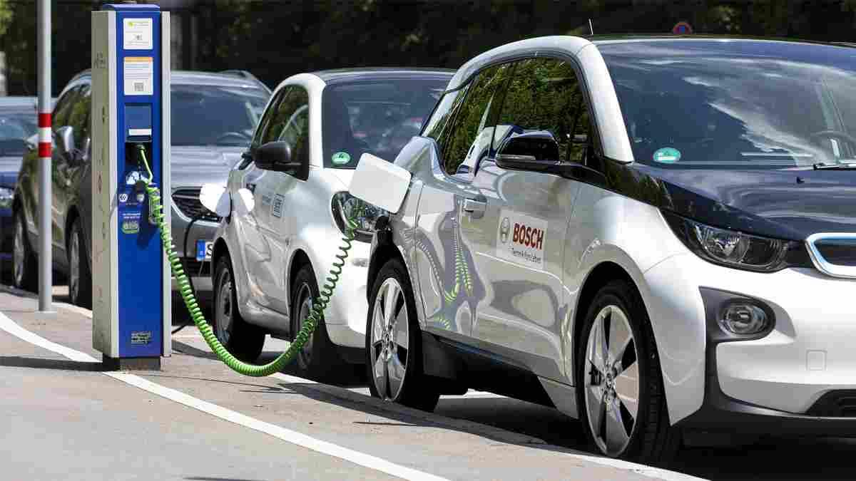 Touring Pakai Kendaraan Listrik? Gunakan 5 Mobil Ini Dijamin Cocok untuk Jalan Jauh