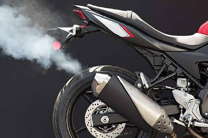 Knalpot Motor Keluar Asap Putih, Pertanda Apa?