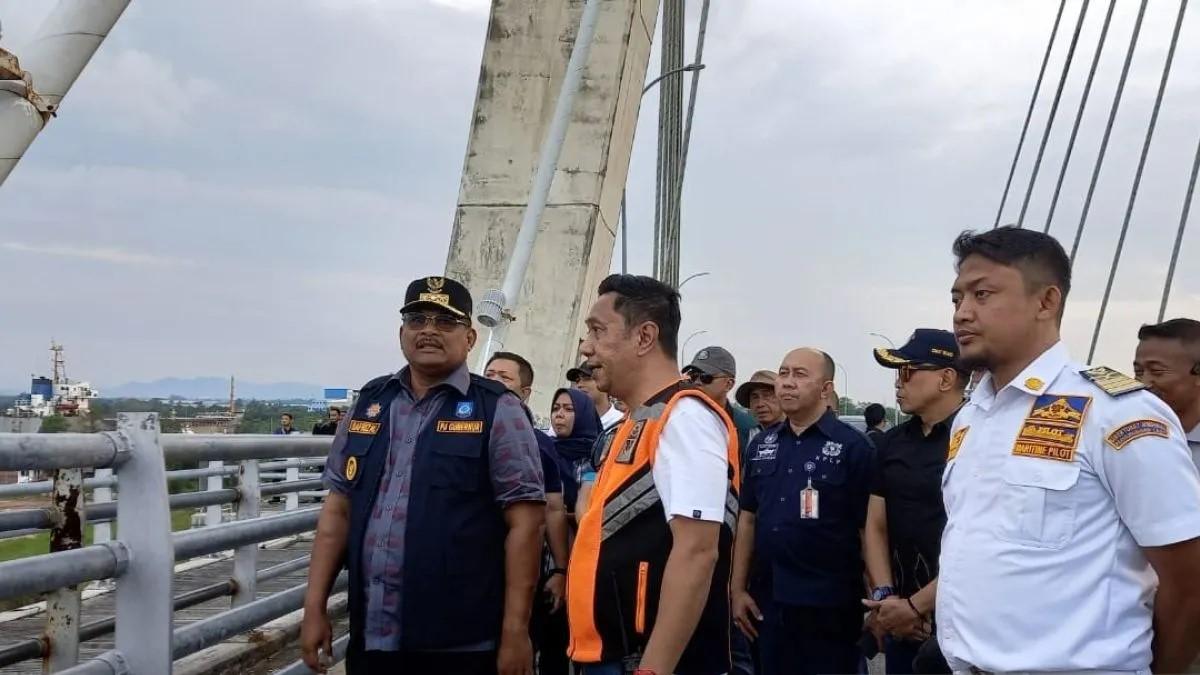 Pemprov Babek Keruk Alur Pelabuhan Pangkalbalam Imbas Kapal Kandas