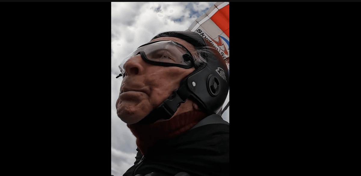Seorang Pria AS Mendapat Guinness World Records Sebagai Skydiving Tertua Berusia 106 Tahun