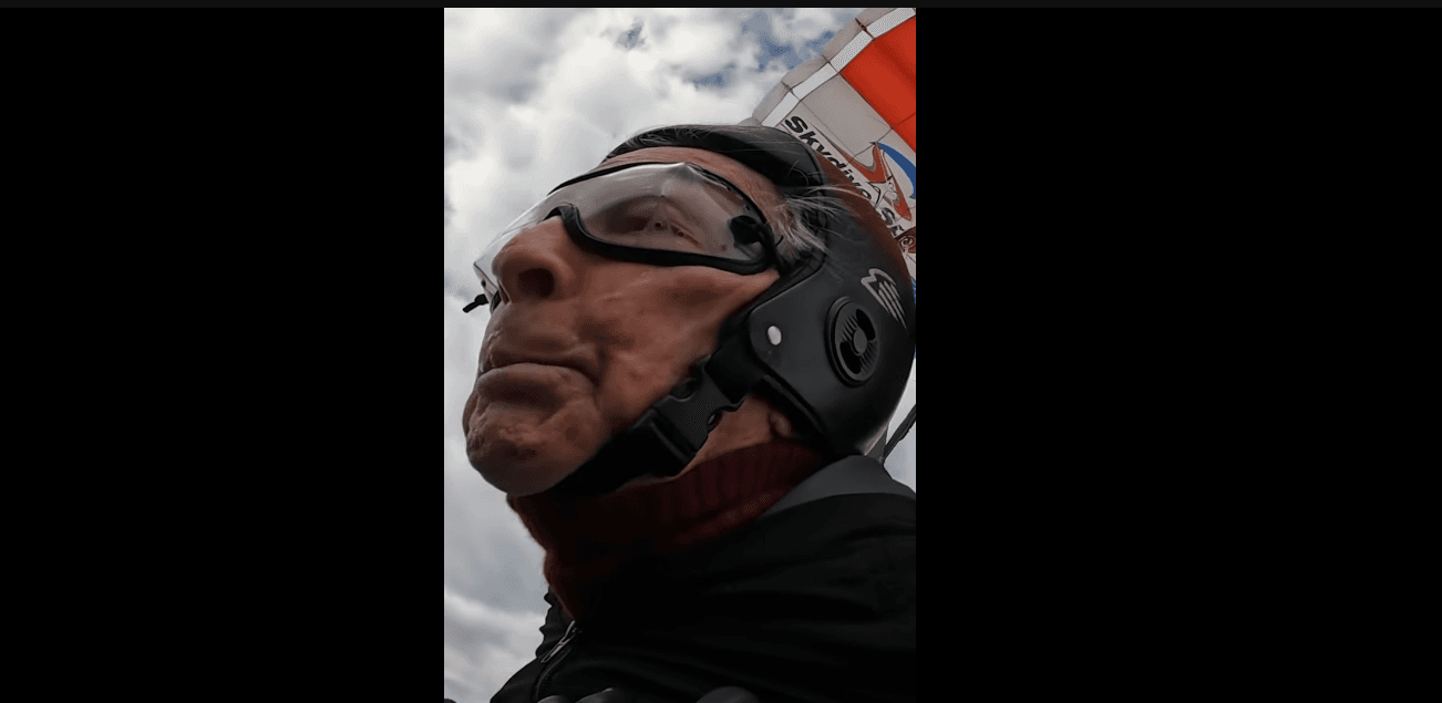 Seorang Pria AS Mendapat Guinness World Records Sebagai Skydiving Tertua Berusia 106 Tahun