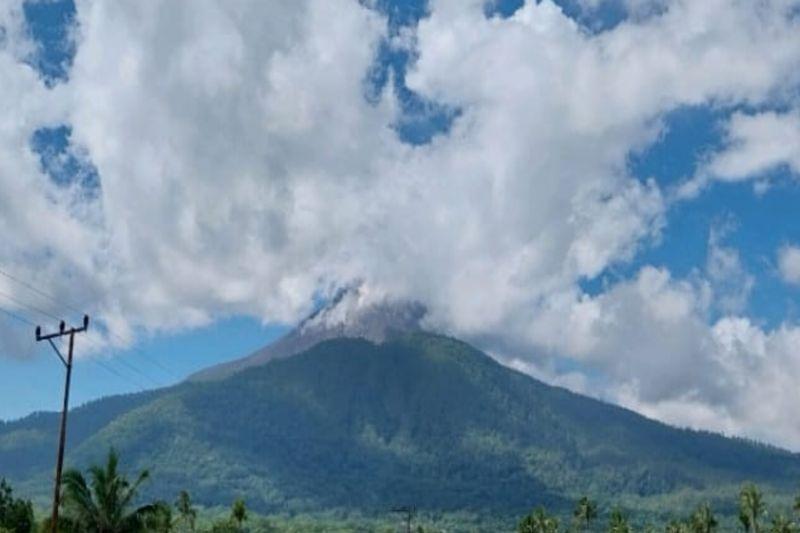 Gunung Lewotobi Laki-Laki Erupsi 2 Kali pada Jumat Dini Hari, Petugas Minta Warga Jaga Jarak