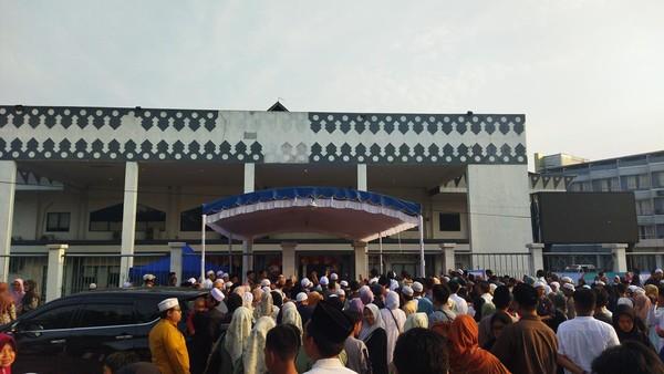Calon Jemaah Haji Embarkasi Jakarta 2024 Berangkat Malam Ini Menuju Tanah Suci