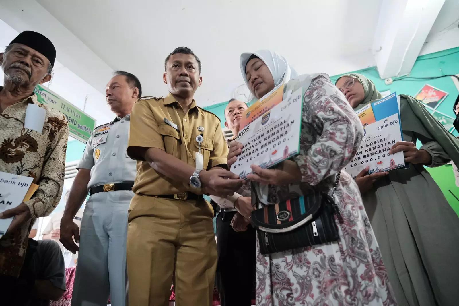 Pemkot Depok Serahkan Santunan Kematian Rp10 Juta ke Korban Kecelakaan di Subang