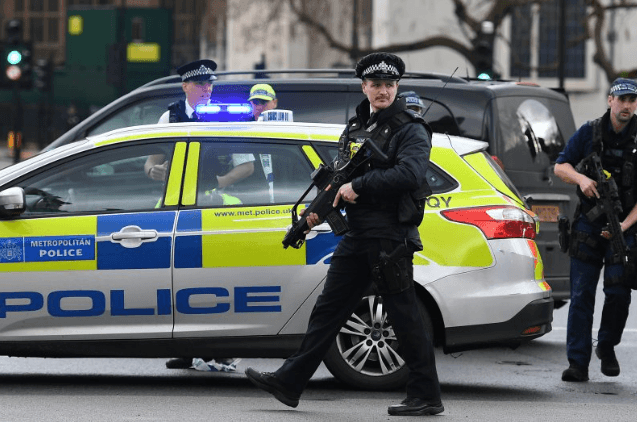 Tiga Pria Ditangkap atas Tuduhan Kerja Sama dengan Intelijen Hong Kong di London