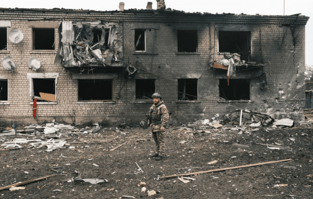 Ukraina Mengevakuasi Hampir 6.000 Orang karena Pergerakan Rusia Menuju Kharkiv
