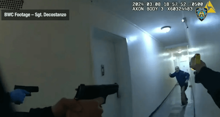 Video Baru Menunjuk Petugas Kepolisian NYPD AS Menembak Mati Pelaku yang Pegang Pisau