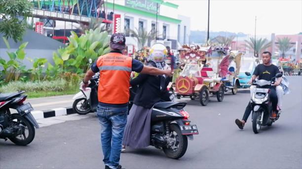 Tertibkan Jukir Liar di Jakpus, Satpol PP-Dishub Angkut 12 Orang