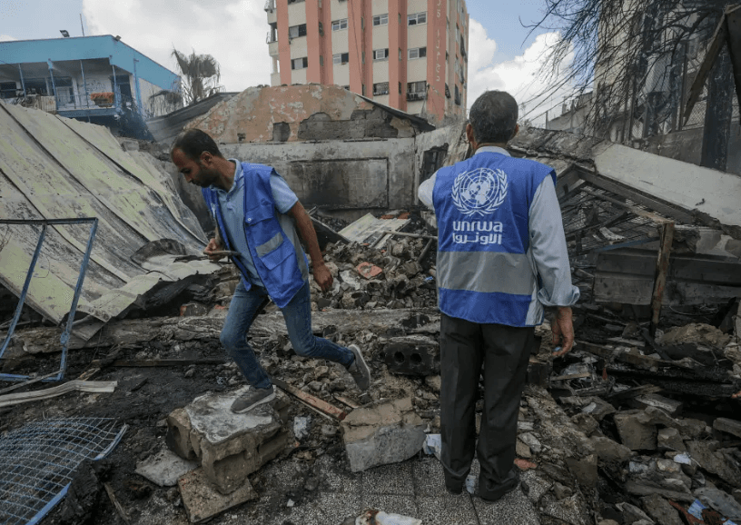 Israel Lancarkan Serangan Udara ke Sekolah UNRWA yang Menewaskan 15 Orang