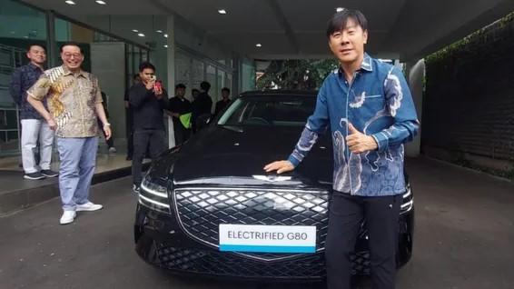 Ternyata Segini Harga Genesis G80 Kado yang Diberikan Hyundai ke STY
