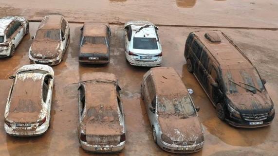 Mobil Bekas Terendam Banjir Harga Jualnya Kok Hancur? Begini Penjelasannya