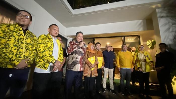 Khofifah-Emil Resmi Maju di Pilkada Jatim Diusung Golkar