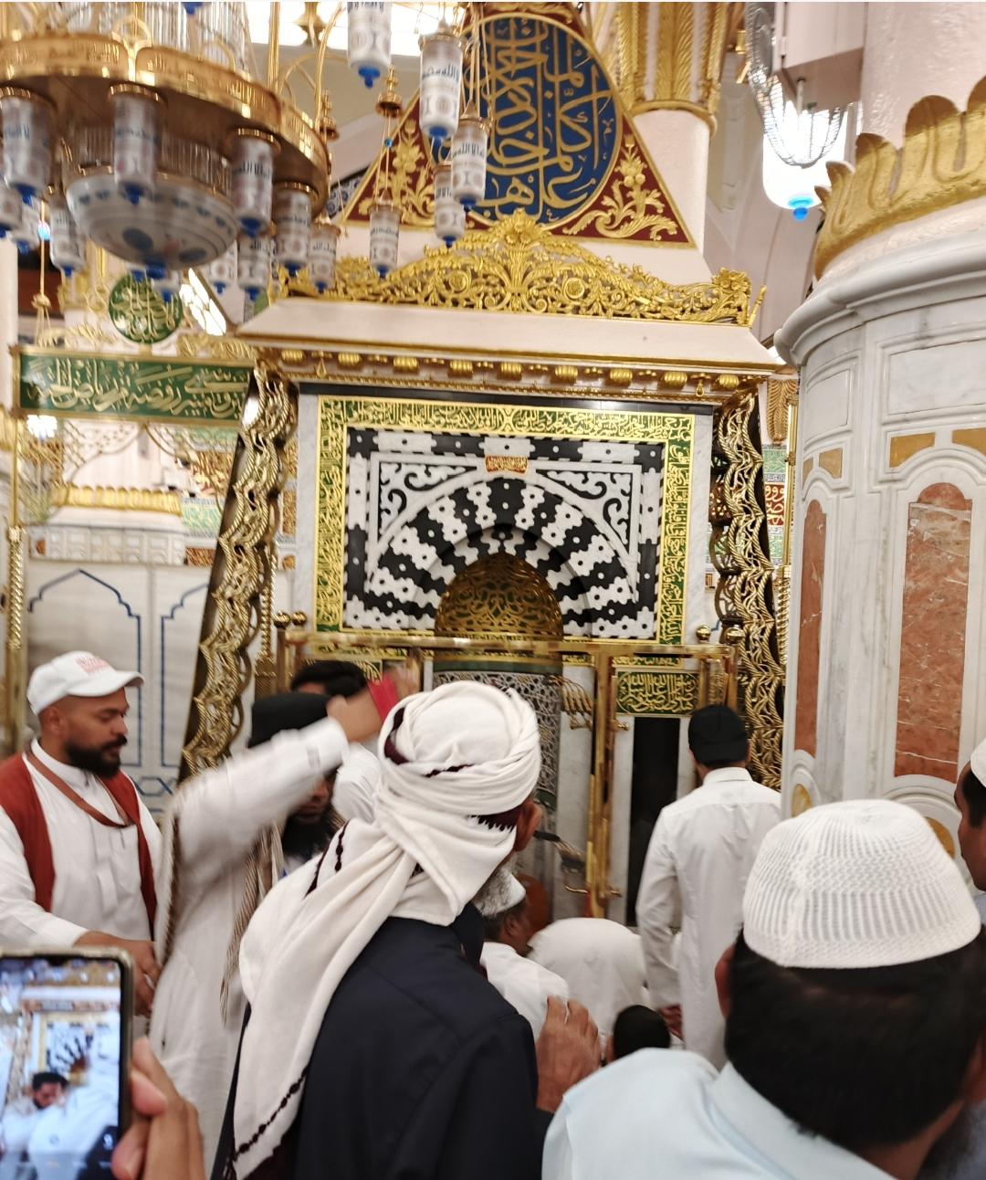 Ini Adab Berdoa di Raudhah dan Ziarah ke Makam Nabi