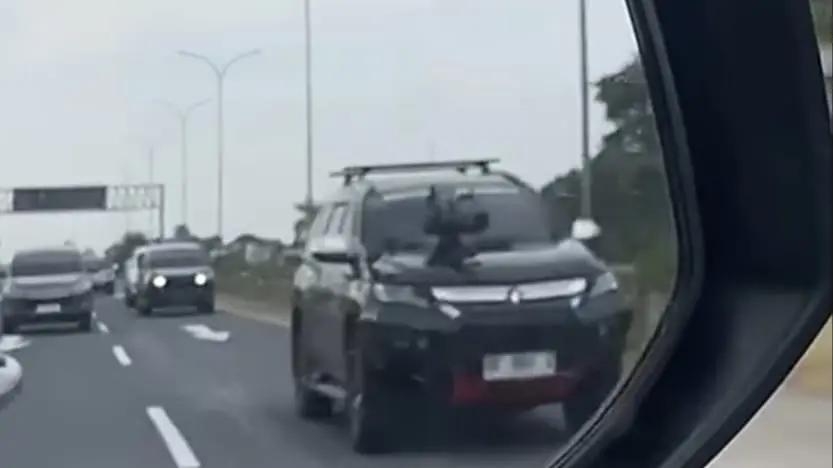 Polisi Tilang Sopir Pajero Pelat Sipil Viral Pasang Senapan Mesin 'Tempur' di Kap Mobil