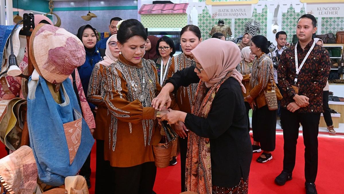 Saat Ibu Negara Beli Batik dan Gelang di UMKM Mitra Binaan Pertamina
