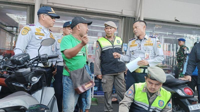 Pengelola Parkir Diminta Ngajuin Izin Perparkiran, Biar Gak Ada Lagi Jukir Liar