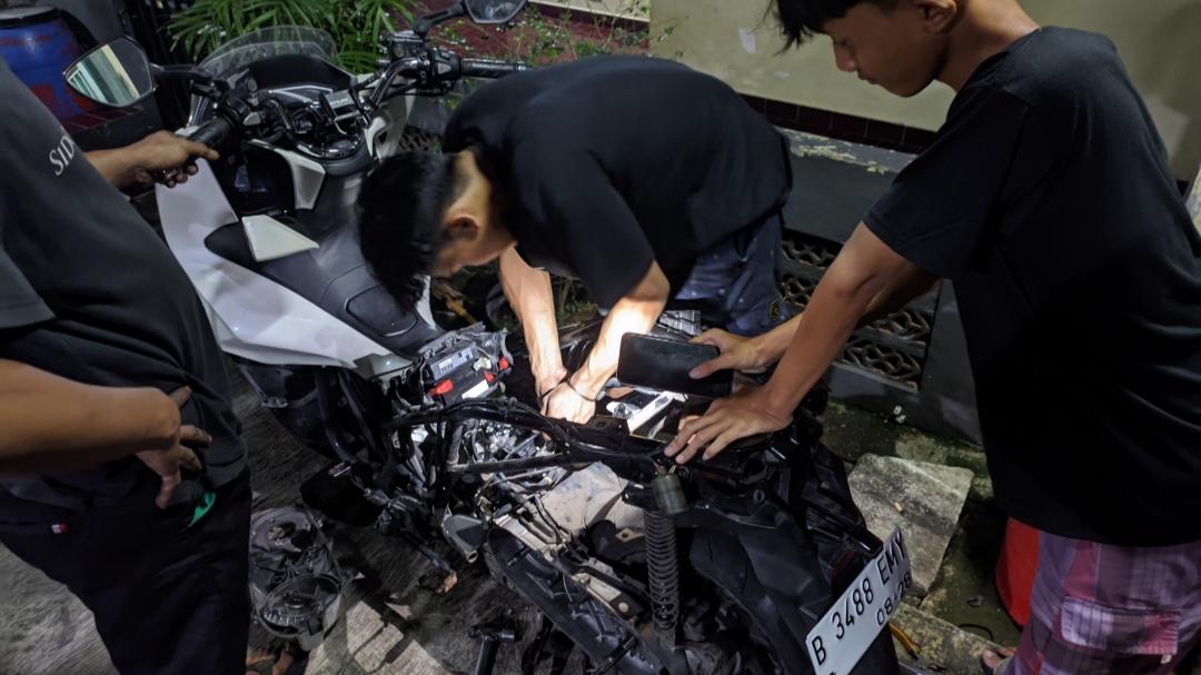 Catat! Ini Bedanya Tune Up dan Service Motor