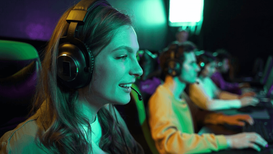 Berikan Keunggulan Main Gim, Steelseriese Luncurkan Headset Arctis Nova 5 Tawarkan 100 Preset Audio