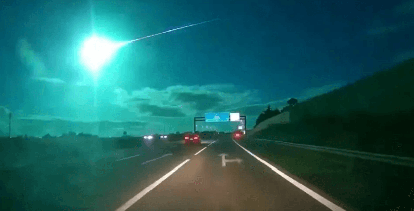 Meteor Warna Biru Terlihat Lintasi Portugal dan Spanyol