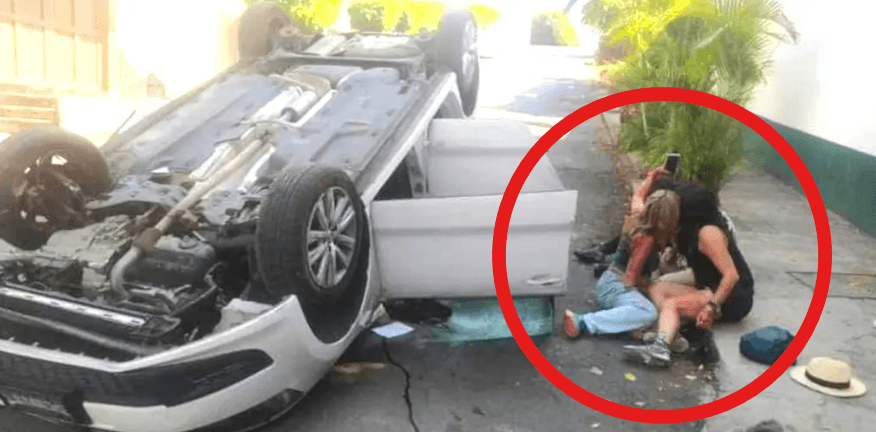 Dua Wanita Selfie setelah Kecelakaan Mobil Dasyat di Meksiko