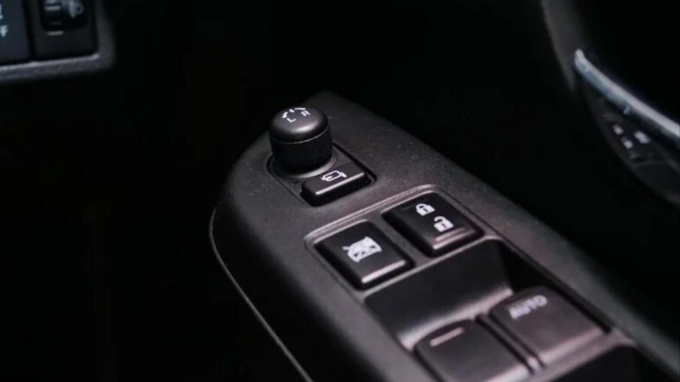 Jangan Langsung Bawa ke Bengkel, Ini Cara Mudah Perbaiki Kaca Mobil Otomatis yang Macet