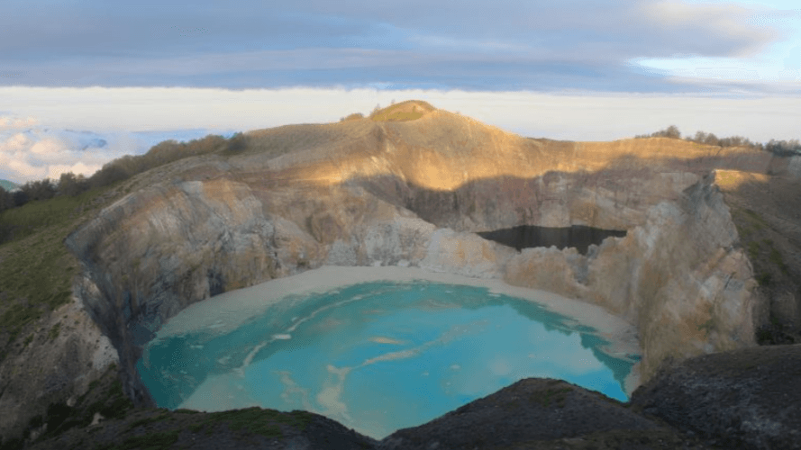 Status Gunung Kelimutu NTT Waspada, PVMBG: Masyarakat Dilarang Berada dalam Radius 250 Meter dari Tepi Kawah