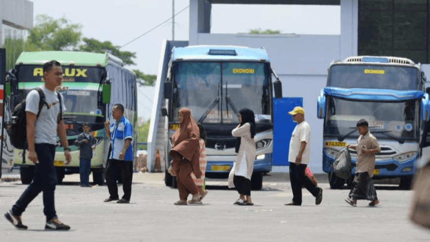 Penumpang Bus di Kota Madium Alami Peningkatan saat Long Weekend Waisak 2024