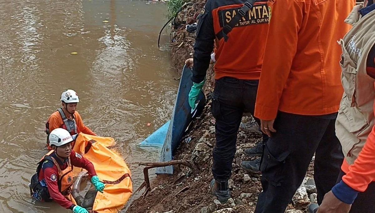 Pria Terpeleset di Kali Pesanggrahan Ditemukan Tewas Tenggelam