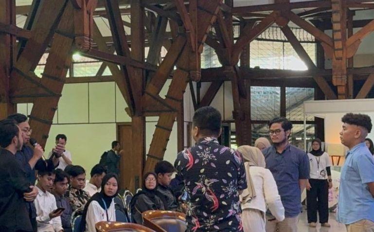 Stafsus Presiden Tampung Aspirasi Mahasiswa soal UKT