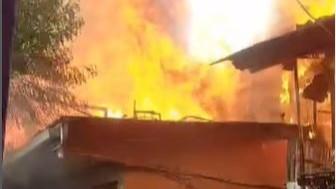 Rumah di Palmerah Kebakaran, 17 Damkar Dikerahkan