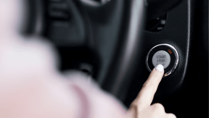 Tombol Start Stop Engine Mobil Tak Sengaja Tertekan saat Jalan, Apakah Bahaya?