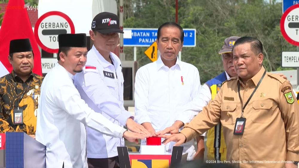 Resmikan Ruas Tol Bangkinang-Pangkalan Koto Kampar, Jokowi Akui Telan Biaya Rp4,8 T