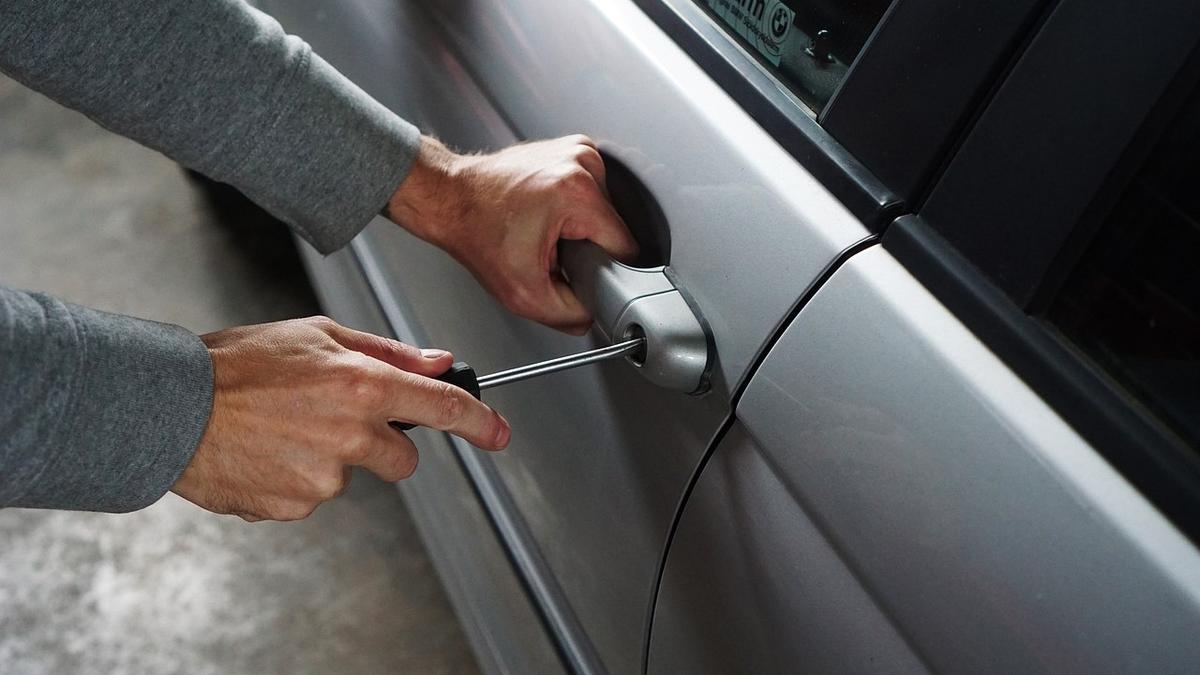 Pecah Kaca Mobil, Maling di Bogor Gasak Cincin Senilai Rp200 Juta