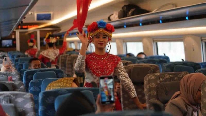 Peringati Harlah Pancasila, KCIC Tampilkan Seni Tari dalam Whoosh