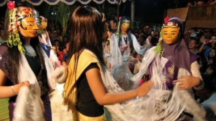 Tumbuhkan Pemerhati dan Regenerasi, Kalsel Lestarikan Tari Topeng