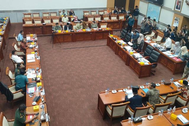 Prabowo Kembali Absen dalam Rapat Kerja Komisi I DPR RI