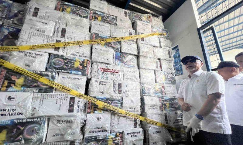 Mendag Zulhas Gerebek Produk Impor Elektronik Ilegal Rp6,7 Miliar di Banten