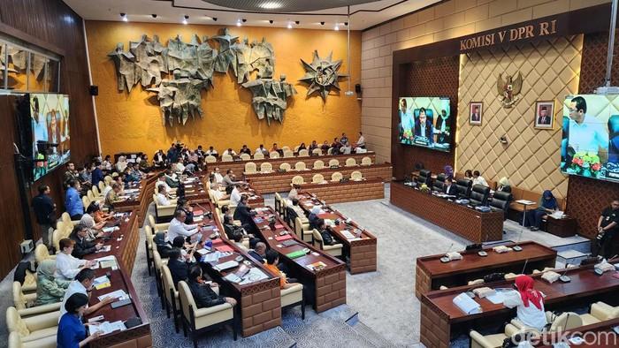 Rapat Bersama Kementerian PUPR, Komisi V DPR Soroti Progres Pembangunan IKN Nusantara