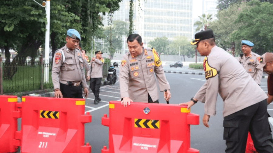 1.347 Personel Diturunkan ke Jalan Amankan Aksi Bela Palestina di Kedubes AS