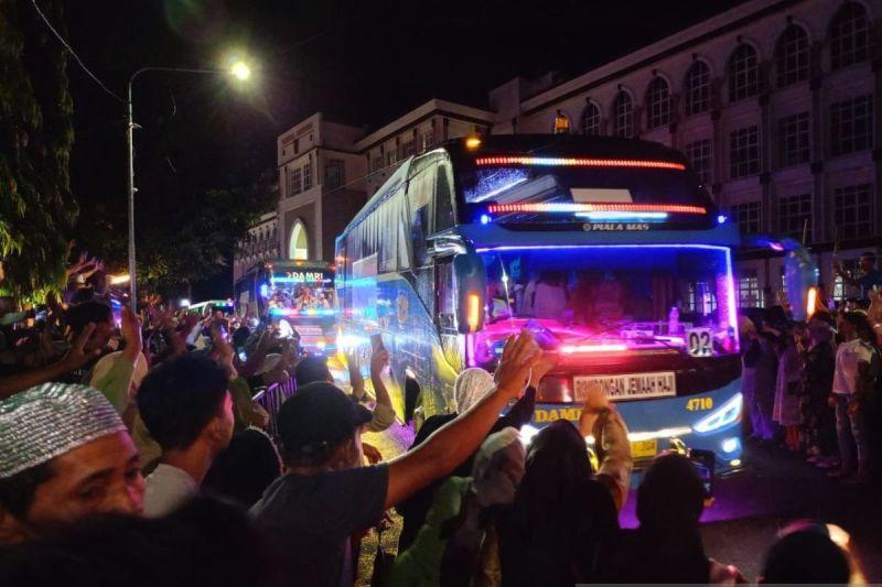 Ratusan Pengantar Haji di Makassar Lepas Keberangkatan JCH Kloter 36 asal Jeneponto
