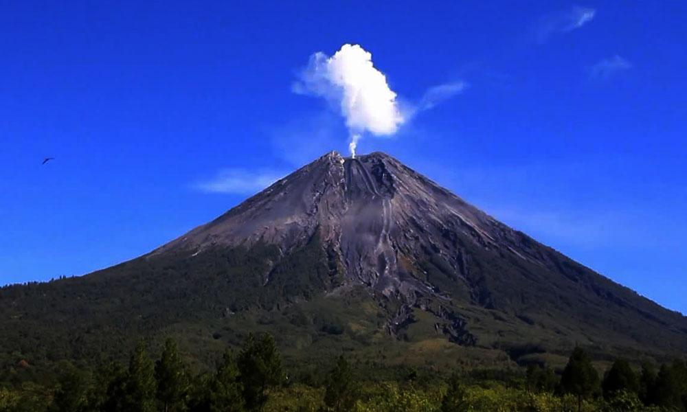 Gunung Semeru Erupsi, PVMBG Beri Status Siaga