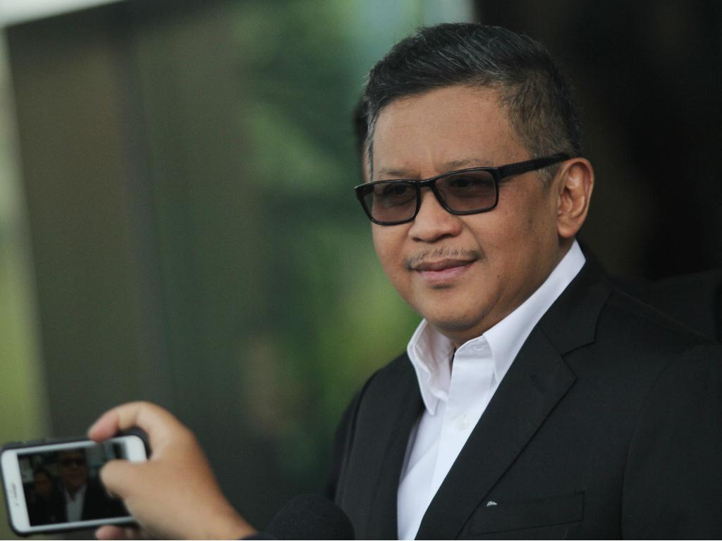 Penyidik KPK Dalami Isi Ponsel Hasto dengan Pencarian Harun Masiku