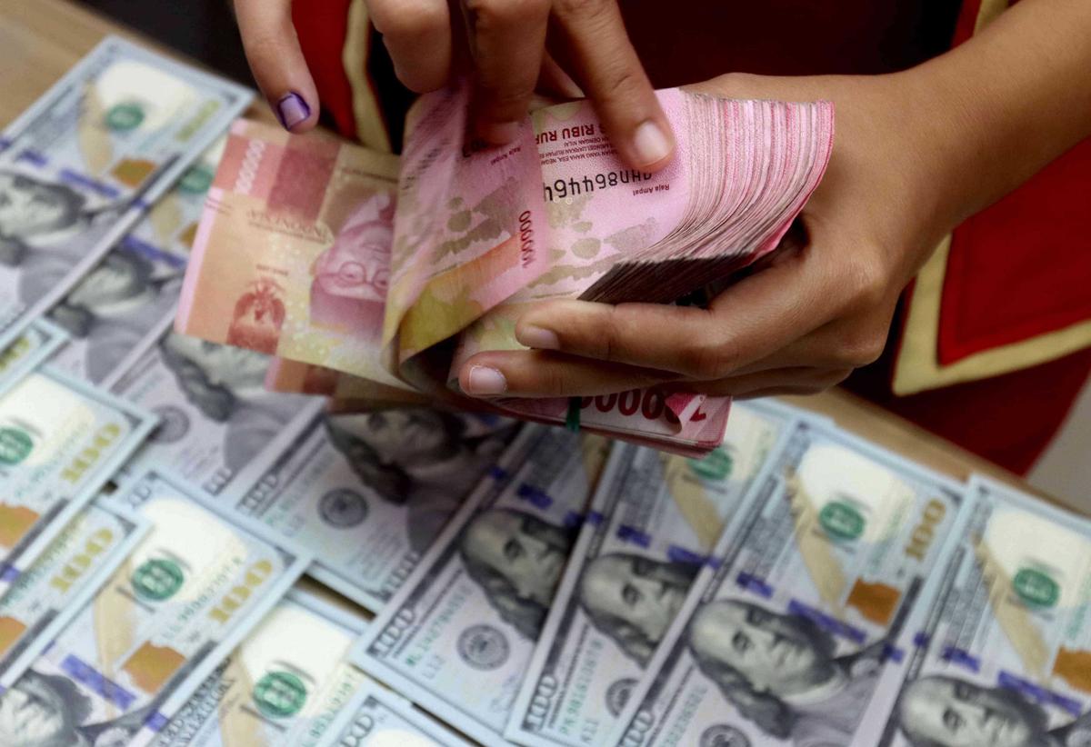 Penantian Rilis Data Inflasi Inti AS Bikin Rupiah Longsor ke Rp16.291