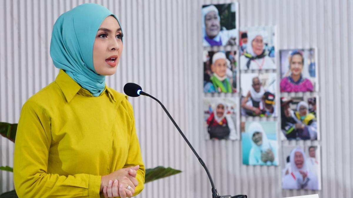 Jelang ke Arafah, Petugas Scan Smart Card Jemaah Sebelum Naik Bus