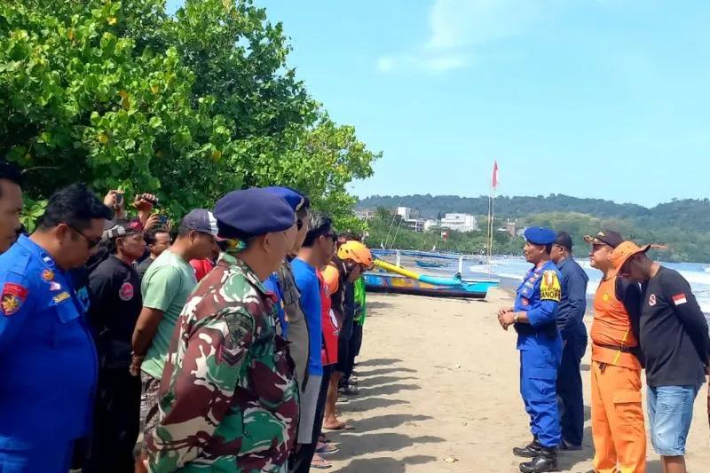 Tim SAR Cari Pelajar yang Terseret Ombak di Pangandaran