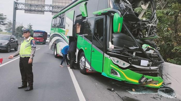 Bus Rombongan Siswa SMK Purworejo Kecelakaan di Tol Semarang, 3 Orang Luka