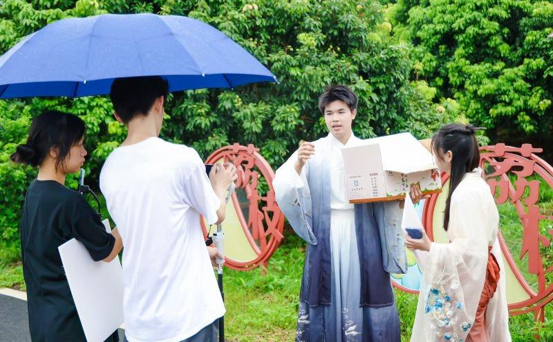 Siaran Langsung, Layanan Huawei-China Unicom 5.5G Bantu Petani Jualan Lici